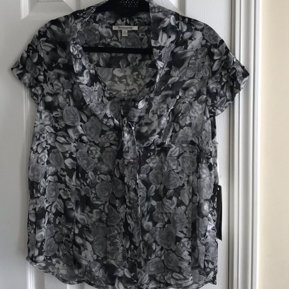 Feminine blouse in soft floral print.😍😍